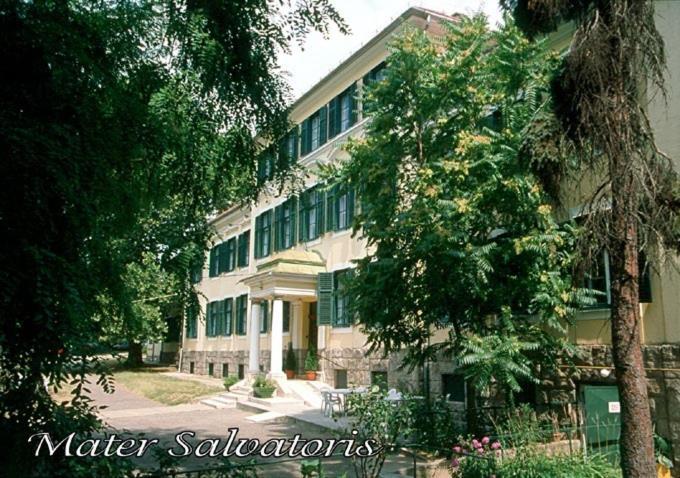 Mater Salvatoris House Hotell Gödöllő Eksteriør bilde
