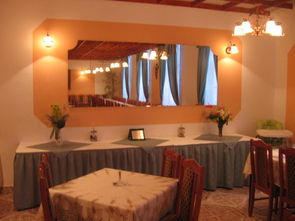Mater Salvatoris House Hotell Gödöllő Eksteriør bilde